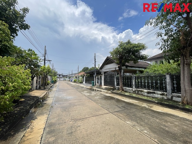 ขายบ้านศรีนครินทร์ หมู่บ้านเอกไพลิน ศรีด่าน 6 บางนา อ่อนนุช สุวรรณภูมิ ใกล้โรงเรียนนานาชาติและศูนย์การค้ามากมาย