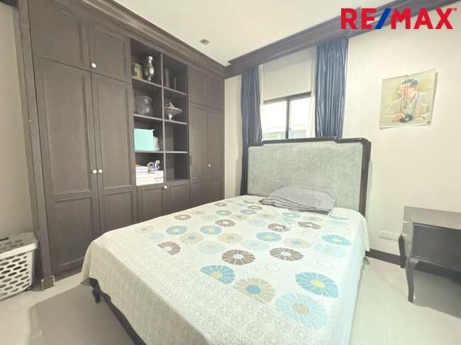 ขายบ้านเดี่ยว หมู่บ้าน เศรษฐสิริ ราชพฤกษ์-จรัญ 187 วา หลังมุม พร้อมเรือนรับรอง