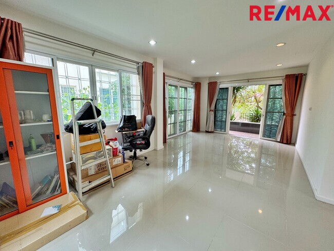 ขายบ้านเดี่ยว ซื่อตรงโคซี่ บางบัวทอง–340 (เฟส 5) แบบ Merit | 60 ตร.วา | ทำเลบางบัวทอง นนทบุรี