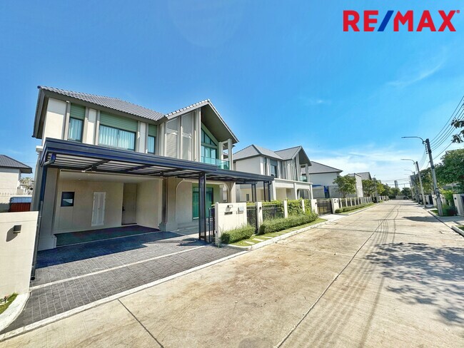 ขายบ้านเดี่ยวหรู บางกอก บูเลอวาร์ด เวสต์เกต 80 ตร.ว. พร้อมอยู่ | SC Asset ทำเลศักยภาพ ติดถนนกาญจนาภิเษก ใกล้รถไฟฟ้าสายสีม่วง( Bangkok Boulevard Westgate)
