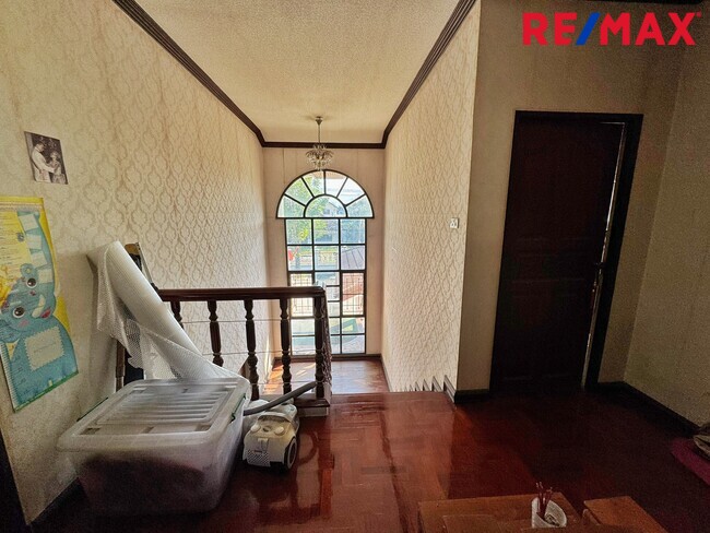 ขายที่ดินพร้อมบ้าน 250 ตร.วา หลังแรก ถนนเมน ภัสรี พุทธมณฑลสาย 2 ซอย 5 | เหมาะปลูกบ้านหรู / รีโนเวท