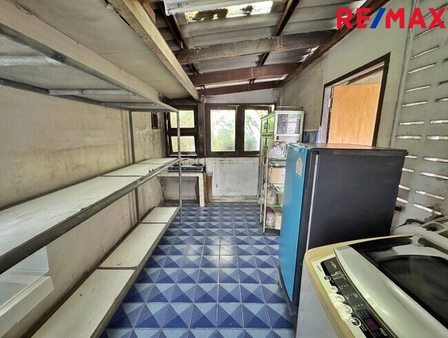 ขายที่ดินพร้อมบ้านเดี่ยว โชคชัย 4 ซอย 25 ขนาด 97 ตร.ว. หน้ากว้าง 20 เมตร ทรงสวยที่สุดในย่าน! ใกล้รถไฟฟ้าสายสีเหลือง 1.5 กม. — เหมาะสร้างบ้านหรูหรือรีโนเวท