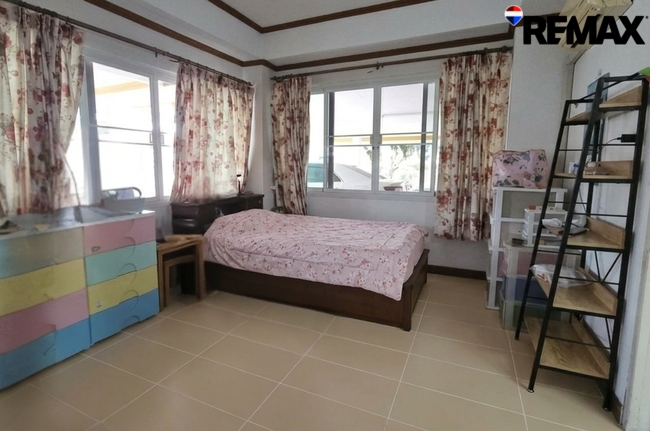 ขาย บ้านเดี่ยวสร้างกับ โมเดิร์นโฮม มีแปลนบ้าน 128 ตร.วา เอกชัย 10/1 บ้านหลังใหญ่ สภาพดี ขายเพียง 6.45 ล้านบาท เข้าซอยเพียง 500 ม. เดินทางสะดวก