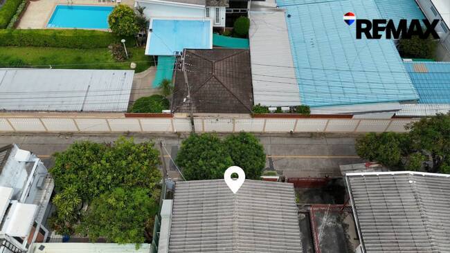 *ราคายังถูกกว่า ราคาตลาด!) ลาดพร้าว ซ.35 ได้เป็น -> ที่ดินเปล่า <- ลาดพร้าว ซ.35 ลัด ซ.41 "40 ตร.วา ขนาดดี มีสภาพคล่อง" มาในจังหวะที่ดี ในการเข้าครอบครอง
