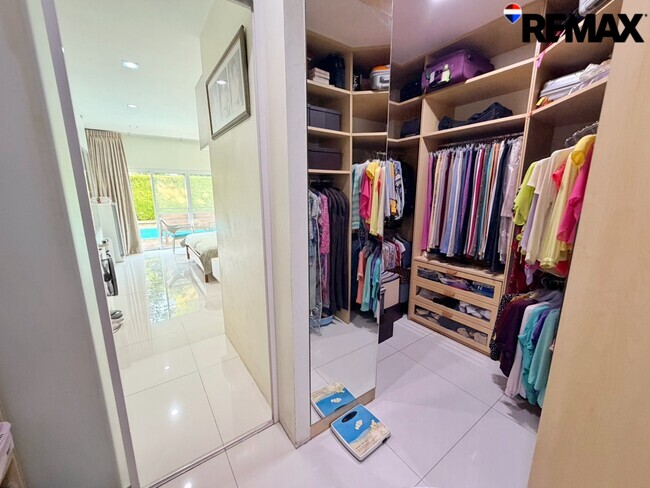 ขายบ้าน ดิ เอสทาน่า พระราม 5 (The Estana Rama 5) นครอินทร์ บ้านสร้างเอง 2 ชั้น บนที่ดิน 121 ตร.ว. | 424 ตร.ม. | 5 ห้องนอน 5 ห้องน้ำ | จอดรถ 8 คัน ใกล้วงเวียนพระราม 5