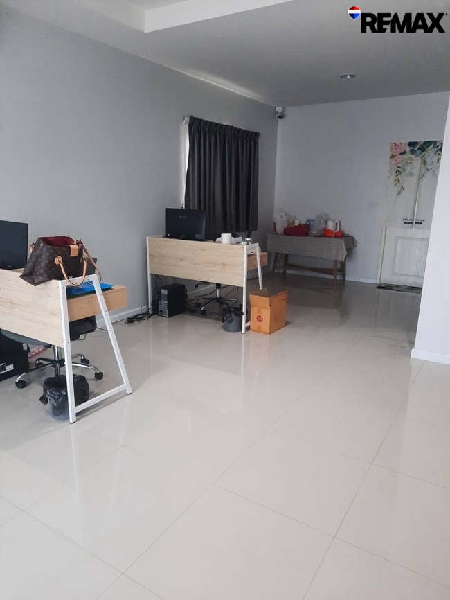 ขายบ้านแฝด โครงการบ้านหลังสวน ติดถนนใหญ่พุทธมณฑลสาย 4 เดินทางสะดวก ถนนในโครงการกว้าง ไม่แออัด