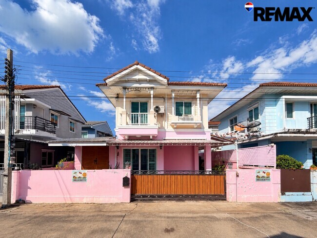 ขายบ้านแฝด เดอะวิลล่า รัตนาธิเบศร์–ราชพฤกษ์ 3.19 ล้านบาท ต่อเติมครบ 4 ห้องนอน 3 ห้องน้ำ