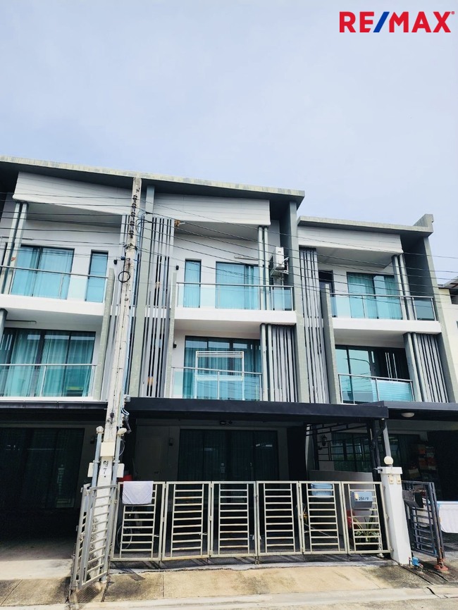 ขาย/เช่า ทาวน์โฮม 3ชั้น โครงการเฌอคูนสาทร-ราชพฤกษ์เนื้อที่กว้าง 21.4 ตรว.พื้นที่ใช้สอย 168 ตรม ฟังก์ชั่น 2นอน 1ห้องทำงาน 3ห้องน้ำ 2ที่จอดรถแถมฟรีเครื่องปรับอากาศ เครื่องทำน้ำอุ่นพร้อมเข้าอยู่