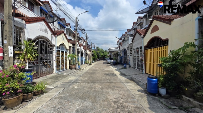 มาใหม่! Townhome พระราม2 ซ.47 พระราม2 ใกล้เซนทรัลพระราม 2, หลังบ้านติดลำกระโดง เนื้อที่ 23.4 ตร.วา [ไม่เสียค่าส่วนกลาง] เพียง :: 2.1 ล้านเท่านั้น เข้าออกได้หลายทางพระราม 2 47, 43 อนามัยงามเจริญ ซ.7