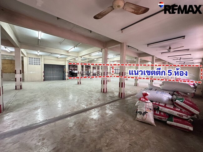 ขายอาคาร 5 คูหา เจริญนคร 66/1 พื้นที่ 1,400 ตร.ม. ที่ดิน 73.1 ตร.ว. เหมาะทำธุรกิจหลากหลาย ราคา 16.5 ล้านบาท