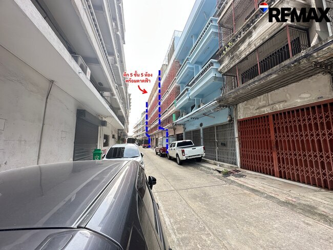ขายอาคาร 5 คูหา เจริญนคร 66/1 พื้นที่ 1,400 ตร.ม. ที่ดิน 73.1 ตร.ว. เหมาะทำธุรกิจหลากหลาย ราคา 16.5 ล้านบาท