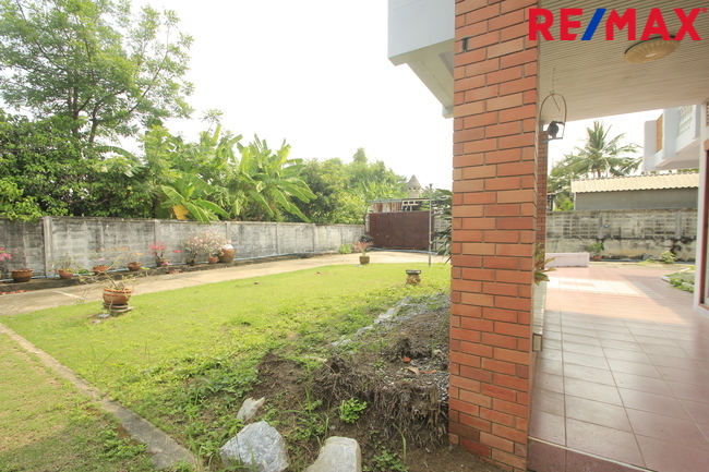 บ้านเดี่ยวแก้วเงินทองราชพฤกษ์ บางพรม 2ชั้น 154วา บ้านสร้างเอง ใกล้ถนนใหญ่ โรงเรียนนานาชาติเคนซิงตัน ใกล้โรงพยาบาลศิริราช แยกไฟฉาย บ้านนอกโครงการ เป็นส่วนตัวบรรยากาศบ้านสวน