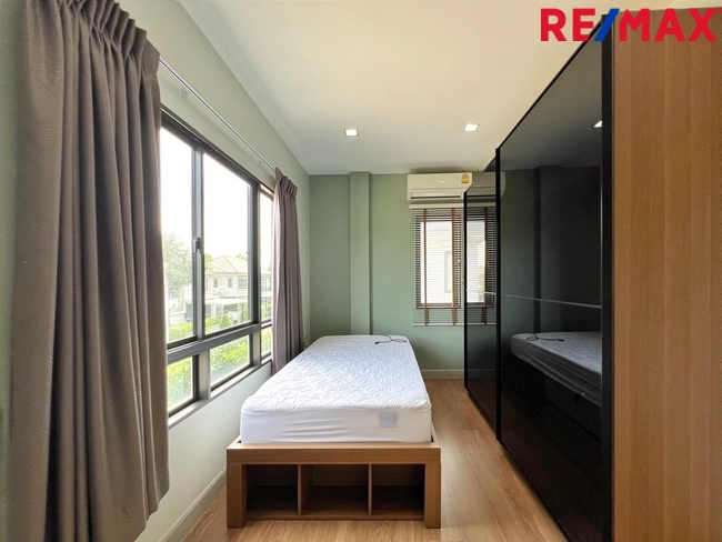 ขาย Life Bangkok Boulevard วงแหวน-พระราม9 (ไลฟ์ บางกอก บูเลอวาร์ด วงแหวน-พระราม9) บ้านเดี่ยวสภาพดี สไตล์โมเดิร์น 3 นอน 3 น้ำ ถนนเมน ใกล้สนามบินสุวรรณภูมิ
