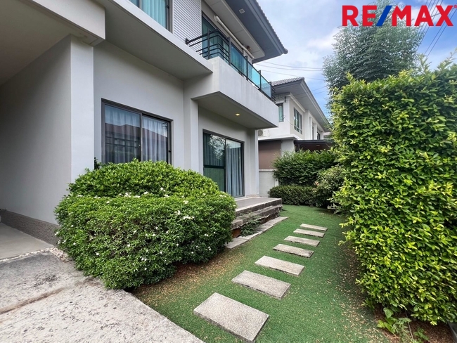 ขาย Life Bangkok Boulevard วงแหวน-พระราม9 (ไลฟ์ บางกอก บูเลอวาร์ด วงแหวน-พระราม9) บ้านเดี่ยวสภาพดี สไตล์โมเดิร์น 3 นอน 3 น้ำ ถนนเมน ใกล้สนามบินสุวรรณภูมิ