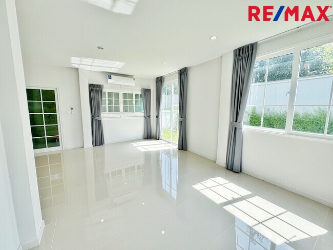 บ้านเดี่ยว ใกล้ เซ็นทรัลเวสต์เกต ชวนชื่น พาร์ค ปิ่นเกล้า - กาญจนา หลังริม 50 ตร.ว. สวยสุดในโครงการ! ฟีลบ้านเดี่ยว 4 นอน ต่อเติมครบ พร้อมอยู่