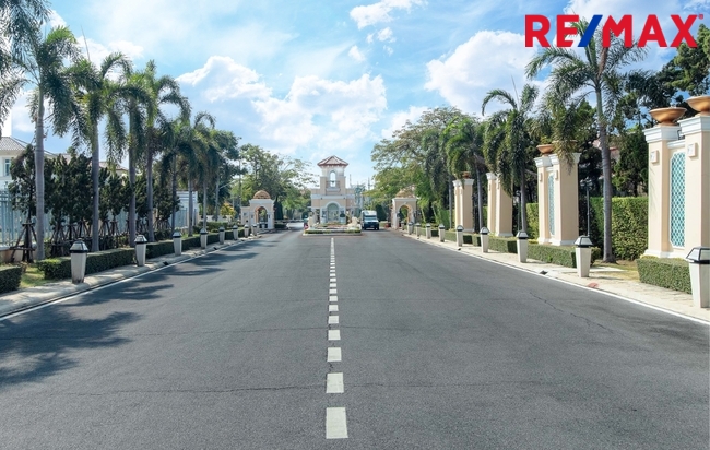 ขาย บ้านนาราสิริ สาทร-วงแหวน 100 ตร.ว. ได้พื้นที่มากถึง 363 ตร.ม. มีโถงรับแขก ห้องนอนชั้นล่าง สวยไม่เหมือนใคร วัสดุไม้แท้ทั้งหลัง เครือ แสนสิริ (Sansiri) บนถนนกาญจนาภิเษก ใกล้ทางด่วนพระราม2 ราคาขาย 15 ล้านบาท