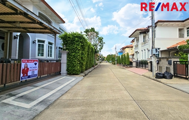 ขาย บ้านนาราสิริ สาทร-วงแหวน 100 ตร.ว. ได้พื้นที่มากถึง 363 ตร.ม. มีโถงรับแขก ห้องนอนชั้นล่าง สวยไม่เหมือนใคร วัสดุไม้แท้ทั้งหลัง เครือ แสนสิริ (Sansiri) บนถนนกาญจนาภิเษก ใกล้ทางด่วนพระราม2 ราคาขาย 15 ล้านบาท
