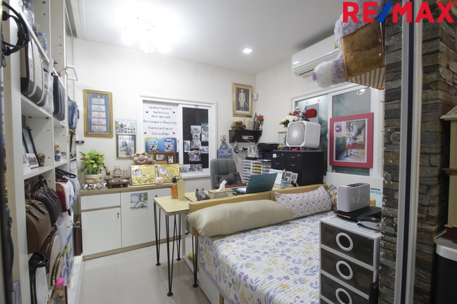 บ้านแฝด 2 ชั้น สภาพใหม่ โครงการ โมดิ วิลล่า ปิ่นเกล้า-สาย 5 สามพราน นครปฐม
