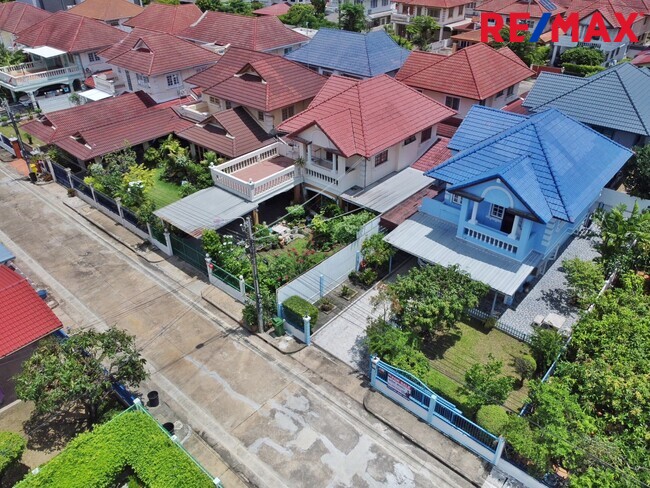บ้านเดี่ยว รัตนาธิเบศร์ ใกล้รถไฟฟ้า 2 สาย รีโนเวทใหม่ทั้งหลัง มณียา ท่าอิฐ พร้อมอยู่ทันที ทำเลดี เหมาะสำหรับอยู่อาศัยหรือทำ Home Office ราคาสุดคุ้ม