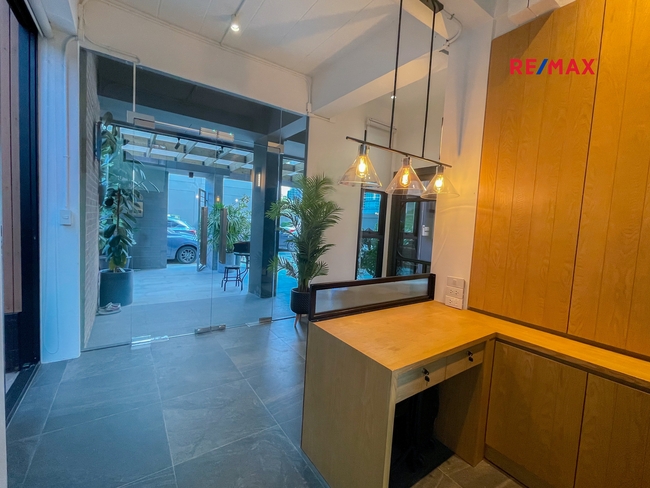 ขายด่วน โฮมออฟฟิศหรู หลังมุม 4 ชั้น แบบใหญ่สุดในโครงการ โครงการ ARCO HOME OFFICE เอกมัย-รามอินทรา