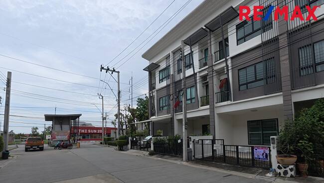 ขายทาวน์โฮมทุ่งครุหมู่บ้านคาซ่าซิตี้ประชาอุทิศ90 ราคาดีที่สุดในทำเลประชาอุทิศ90 3 ชั้นพิเศษเพียง 2.65 ล้านบาท