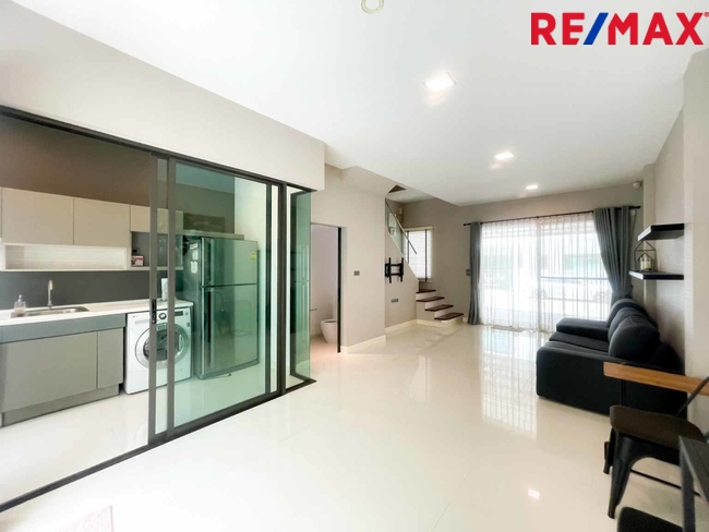 The Terrace รามอินทรา65 ทาวน์โฮม3ชั้น (ซอยถนอมมิตร) ที่ดิน 22 ตร.วา ใช้สอย 180 ตร.ม. เดินทางไปได้ทั้ง พระราม 9 / เอกมัย / บางนา / ดาวคะนอง หรือจะวนไปออกวงแหวนตะวันออกเพื่อไปลำลูกกา รังสิต