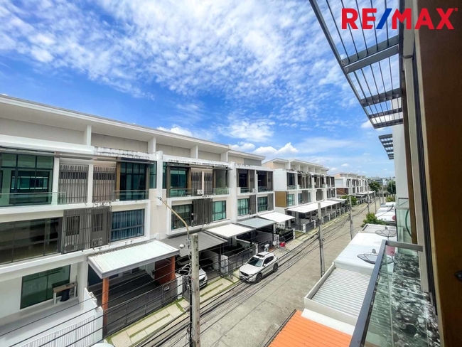 The Terrace รามอินทรา65 ทาวน์โฮม3ชั้น (ซอยถนอมมิตร) ที่ดิน 22 ตร.วา ใช้สอย 180 ตร.ม. เดินทางไปได้ทั้ง พระราม 9 / เอกมัย / บางนา / ดาวคะนอง หรือจะวนไปออกวงแหวนตะวันออกเพื่อไปลำลูกกา รังสิต