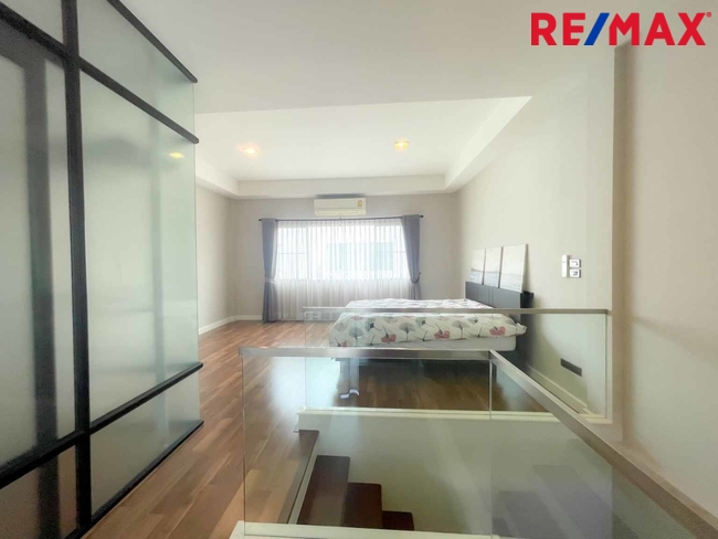 The Terrace รามอินทรา65 ทาวน์โฮม3ชั้น (ซอยถนอมมิตร) ที่ดิน 22 ตร.วา ใช้สอย 180 ตร.ม. เดินทางไปได้ทั้ง พระราม 9 / เอกมัย / บางนา / ดาวคะนอง หรือจะวนไปออกวงแหวนตะวันออกเพื่อไปลำลูกกา รังสิต