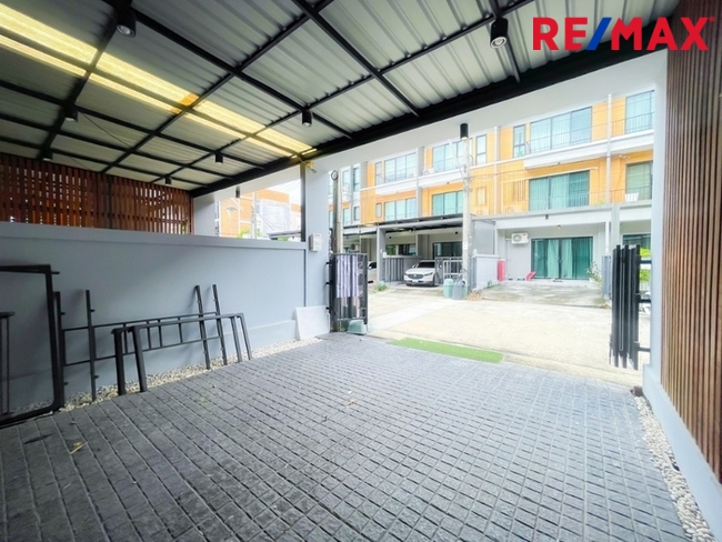 ECO SPACE เกษตร-นวมินทร์ 2 พื้นที่ 20.9 ตร.ว. พื้นที่ใช้สอย 175 ตร.ม. เหมาะสำหรับทำโฮมออฟฟิศ สำนักงาน หรืออยู่อาศัย ต่อเติมห้องครัวแล้ว
