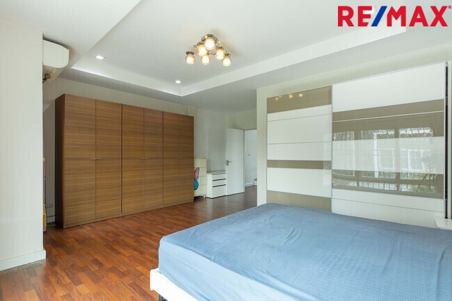 ขายทาวน์โฮม3ชั้น ห้องริมมีพื้นที่ ม.เออร์เบิน สาทร ติดถนนราชพฤกษ์ ใกล้รถไฟฟ้า BTS และ MRT บางหว้า