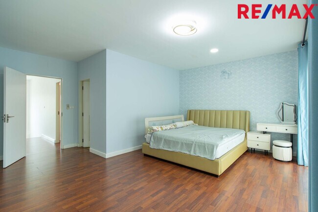 ขายทาวน์โฮม3ชั้น ห้องริมมีพื้นที่ ม.เออร์เบิน สาทร ติดถนนราชพฤกษ์ ใกล้รถไฟฟ้า BTS และ MRT บางหว้า