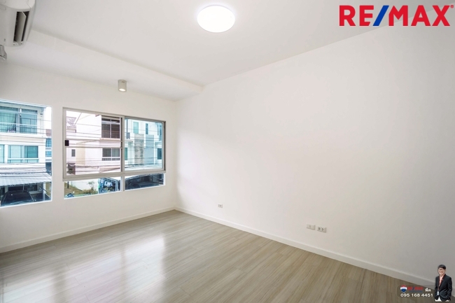 ขายบ้านพุทธบูชา36 บ้านใหม่1(หลังมุม วิวสวน) สภาพดี รีโนเวทใหม่ ราคาดีที่สุดในโครงการ 3.19 ล้าน ติดอู่รถเมลล์สาย75
