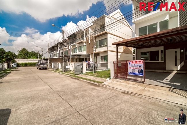 ขายบ้านพุทธบูชา36 บ้านใหม่1(หลังมุม วิวสวน) สภาพดี รีโนเวทใหม่ ราคาดีที่สุดในโครงการ 3.19 ล้าน ติดอู่รถเมลล์สาย75