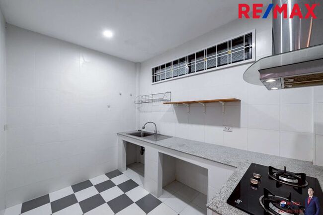 (มาใหม่! NEW Listing! 2026) Paravee ปารวีร์ เพชรเกษม63 ทาวน์โฮมหน้ากว้าง 6 ม. หลังมุม 24.8 ตร.วา (ต่อเติมครัวไทยไว้ให้แล้ว [ราคาพิเศษ!]