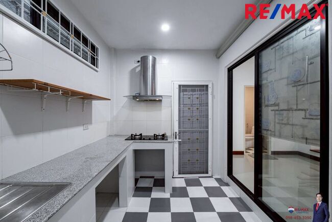 (มาใหม่! NEW Listing! 2026) Paravee ปารวีร์ เพชรเกษม63 ทาวน์โฮมหน้ากว้าง 6 ม. หลังมุม 24.8 ตร.วา (ต่อเติมครัวไทยไว้ให้แล้ว [ราคาพิเศษ!]