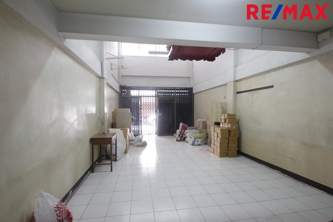 ขาย อาคารพาณิชย์เจริญนคร60 ตรงข้ามริเวอร์ไซด์พลาซ่า ห้างอวานี หลังสน.บุคคโล สะพานกรุงเทพ ตึกแถว3ชั้น มีชั้นลอย มีดาดฟ้า ต่อเติมแล้ว อยู่อาศัย ทำออฟฟิศได้