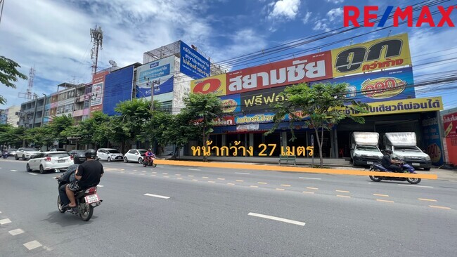 ขายอาคารพาณิชย์ ริมถนนประชาอุทิศ 125 ตร.ว. พร้อมที่จอดรถ สำนักงานครบ