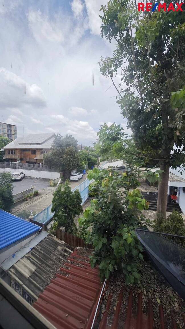 ตึกแถว 3 ชั้น ทำเลปัง ตรงข้ามโรบินสันศรีสมาน