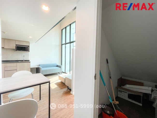 คอนโดลิฟวิ่งเนสท์ Living Nest ลาดพร้าว 44 ห้องมุม 2 ชั้น ใช้สอยรวม 45 ตร.ม. ฝ้าเพดานสูง 4.55 ม. .ใกล้รถไฟฟ้าสถานีภาวนาเพียง 190 เมตร