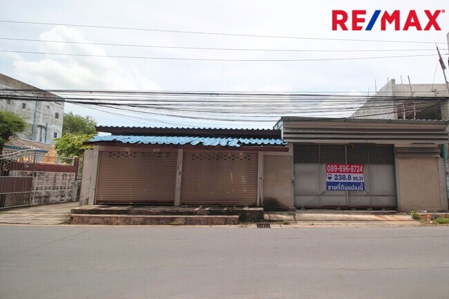 ขายที่ดิน จรัญสนิทวงศ์ 25  ห่างจากถนนหลัก 700 เมตร ถมแล้ว ฟรีตึก 239 ตรว.