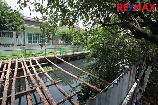 ขายที่ดิน จรัญสนิทวงศ์ 25  ห่างจากถนนหลัก 700 เมตร ถมแล้ว ฟรีตึก 239 ตรว.