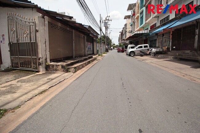 ขายที่ดิน จรัญสนิทวงศ์ 25  ห่างจากถนนหลัก 700 เมตร ถมแล้ว ฟรีตึก 239 ตรว.