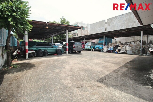 ขายที่ดิน จรัญสนิทวงศ์ 25  ห่างจากถนนหลัก 700 เมตร ถมแล้ว ฟรีตึก 239 ตรว.